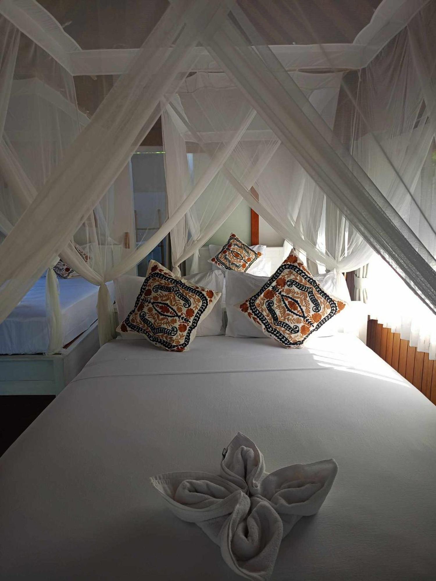 Bintang Tiga Bungalows Gili Air Dış mekan fotoğraf